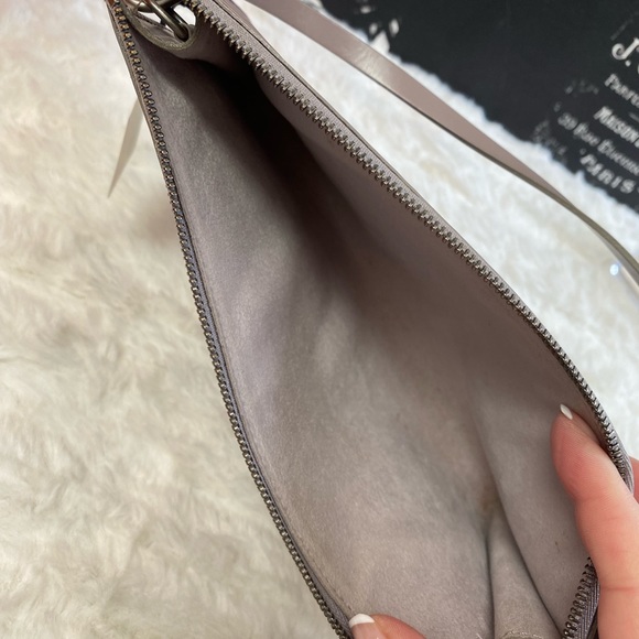 Louis Vuitton
Pochette Accessoires Epi Leather - Picture 8 of 9